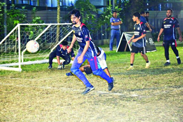 Football TK. 5,000